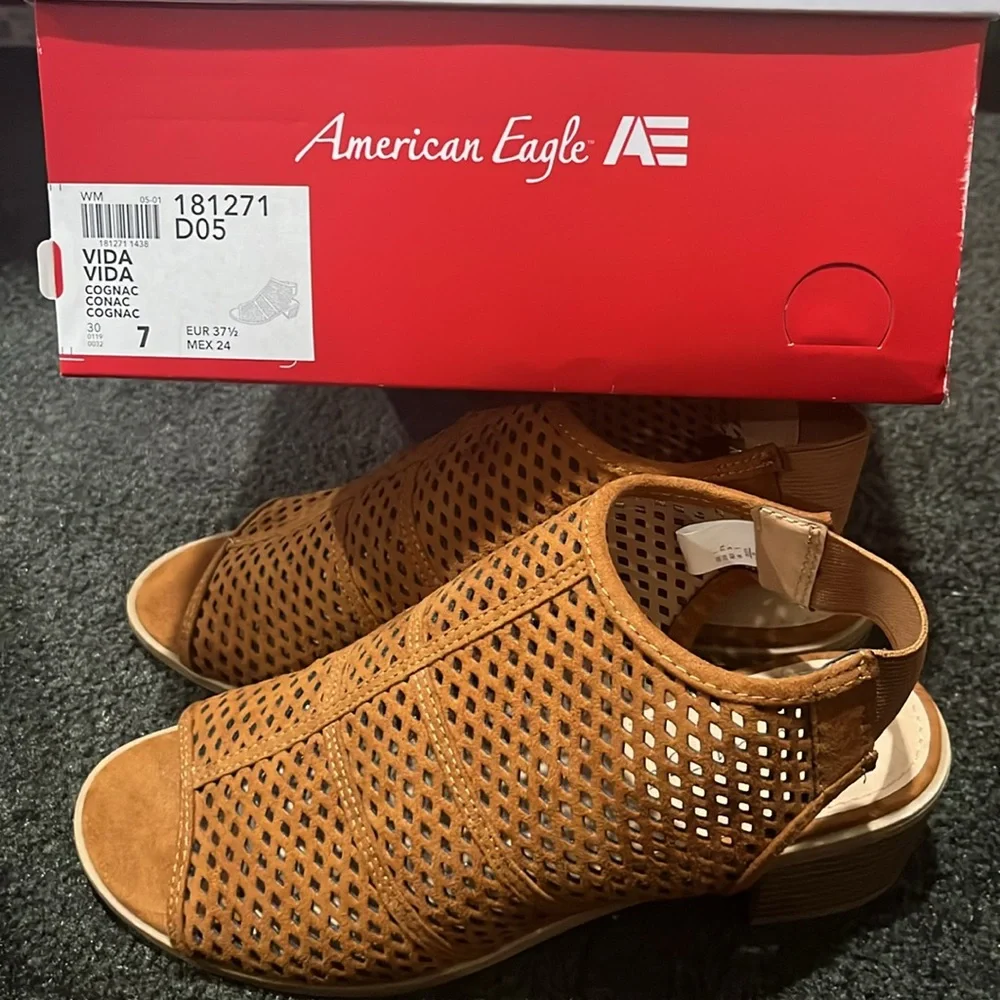 American Eagle Outfitters Tan Perforated Peep-Toe Sandals - Picture 5 of 7